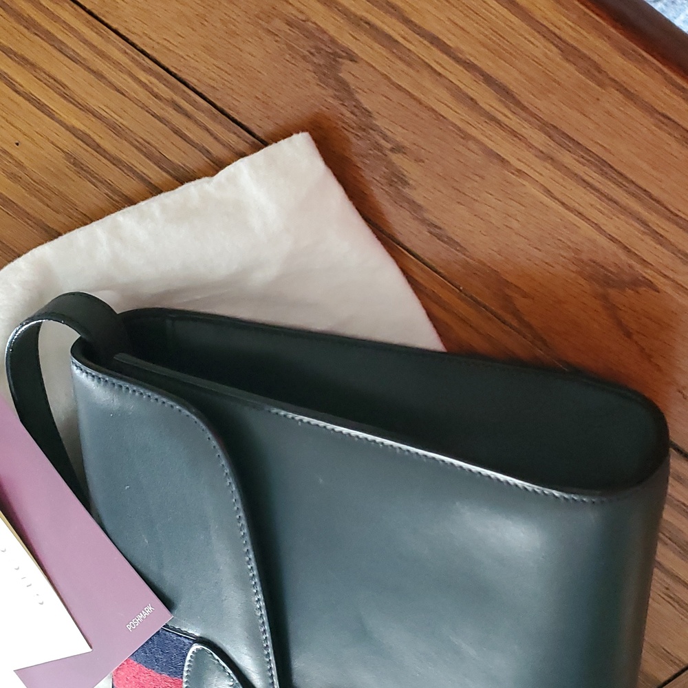 Gucci Hunter Green Rare Leather Messenger Bag with Gold-Tone Hardware⚜️💚⚜️ - Picture 8 of 15